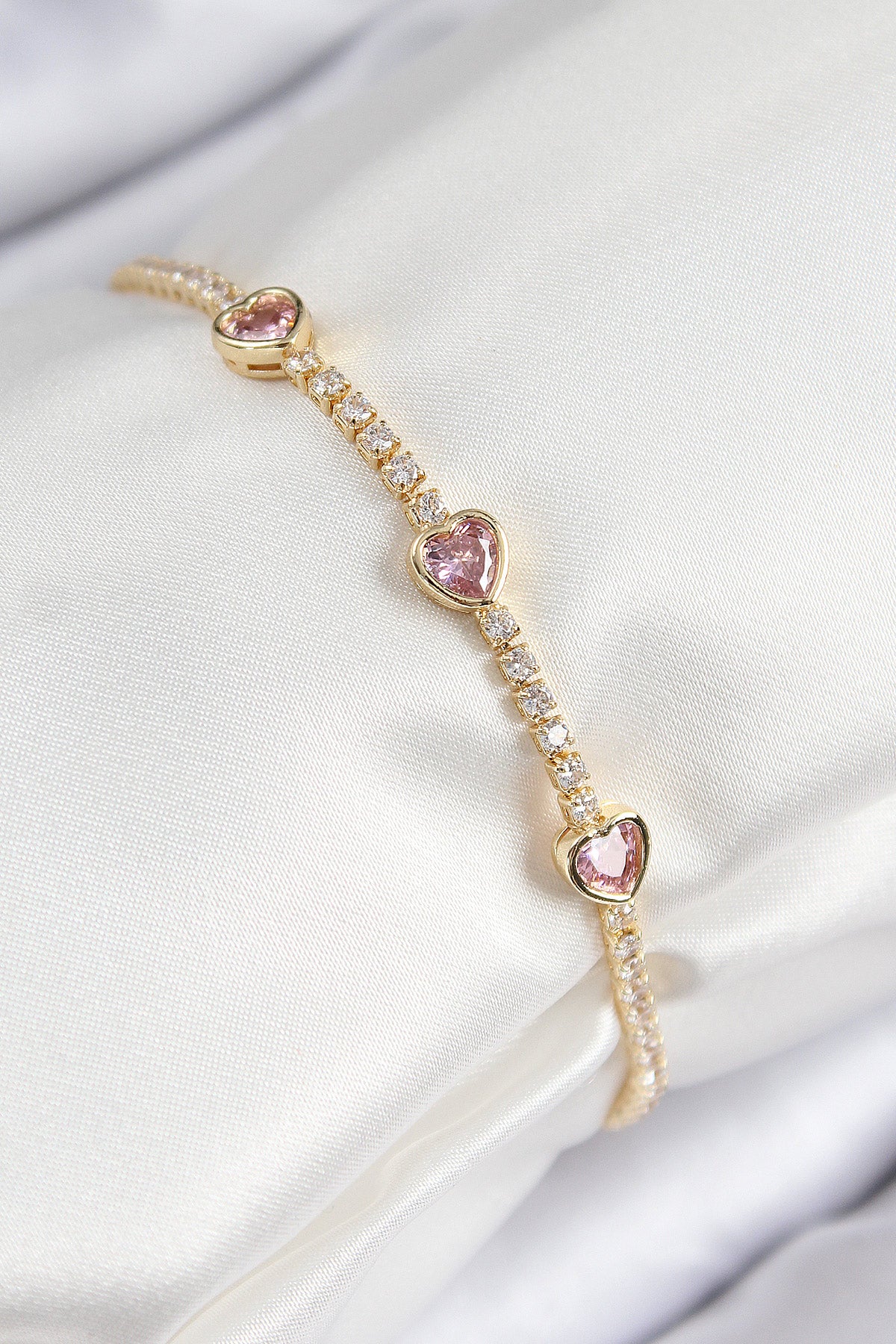 Pirinç Zirkon Taşlı Pembe Kalp Model Gold Renk Kadın Bileklik