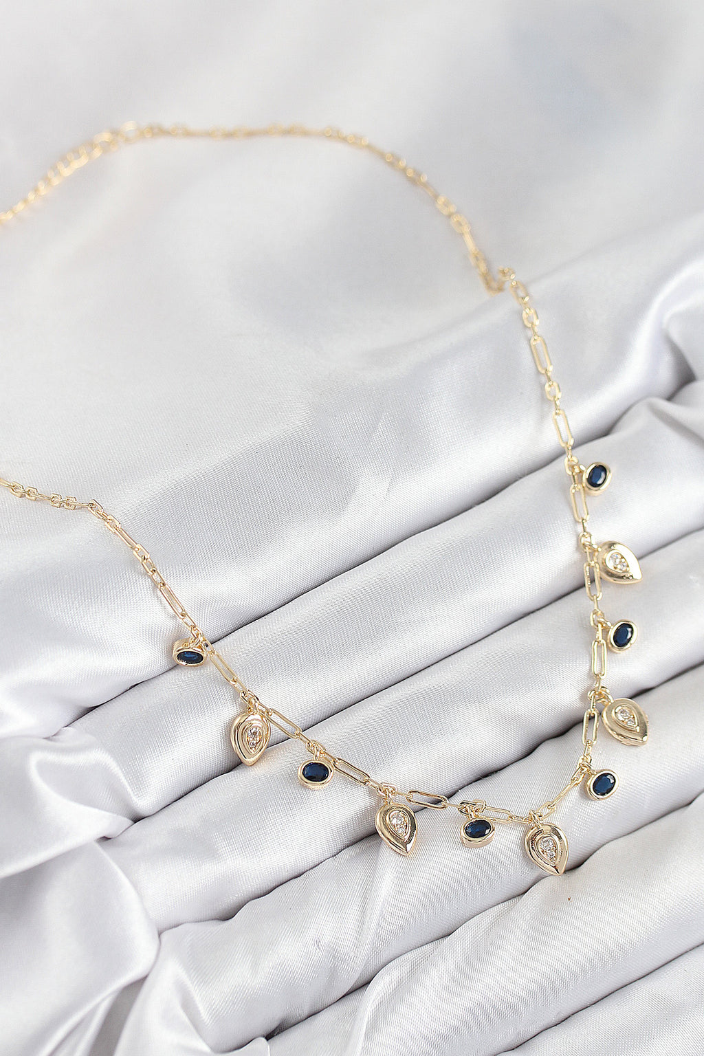 Pirinç Zirkon Taşlı Sallantılı Damla Model Gold Renk Kadın Kolye