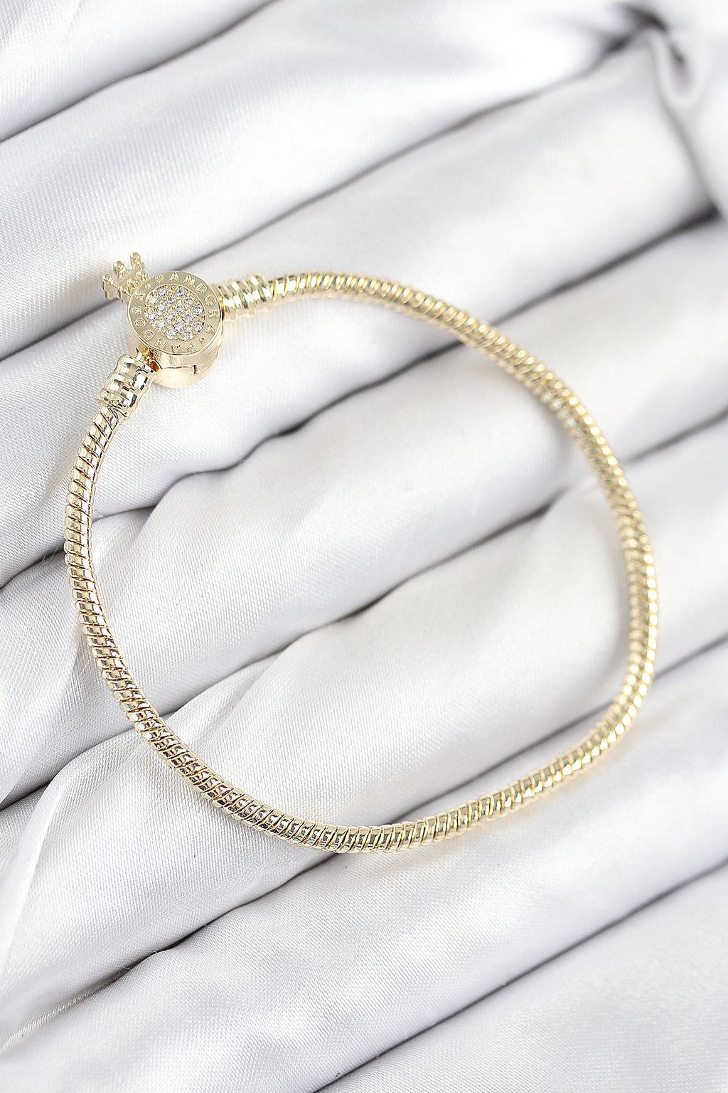 Pirinç Charm Zirkon Taşlı Taç Model Gold Renk Kadın Bileklik