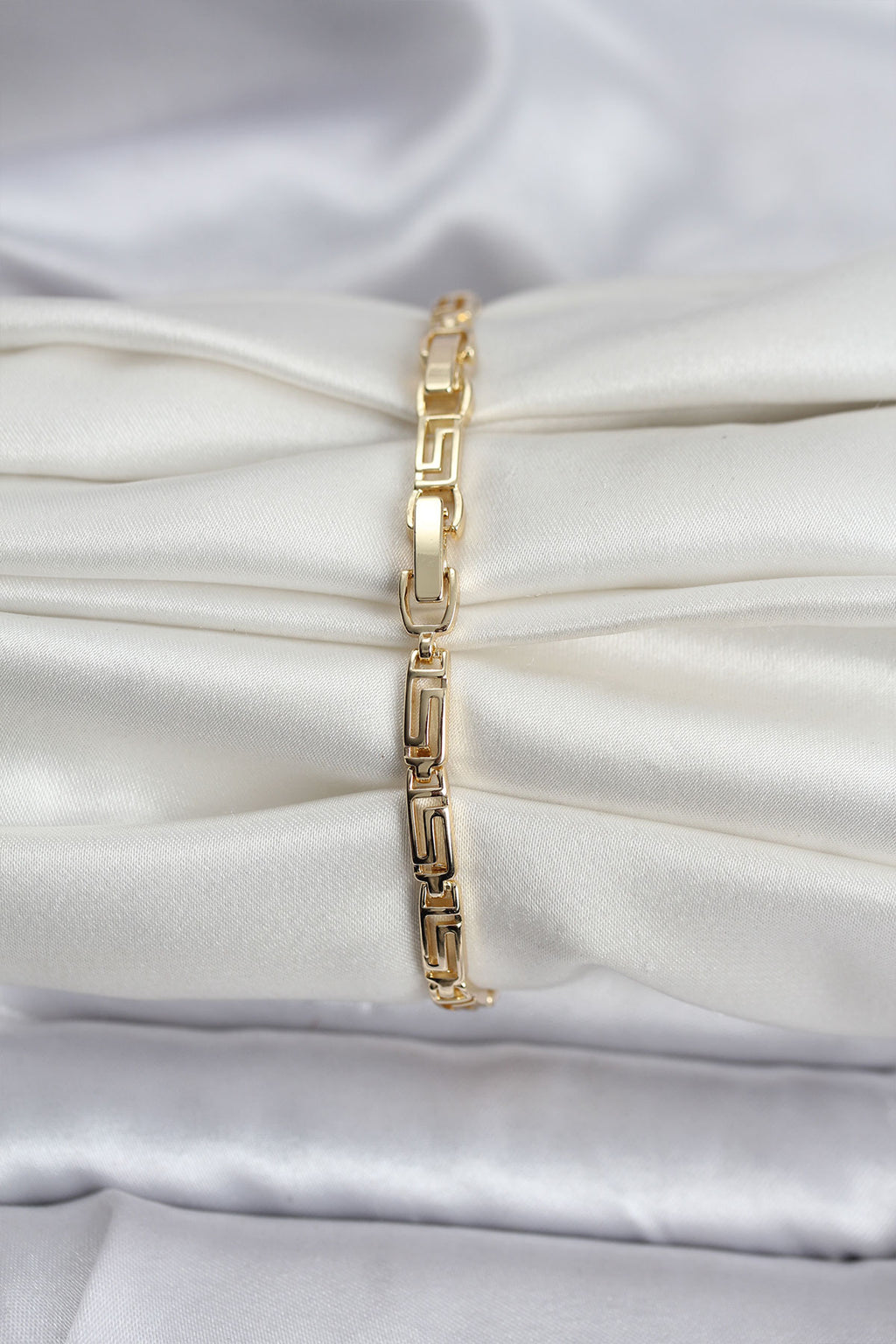 14K Gold Renk Kaplama Zirkon Taşlı Baget Model CM Kadın Bileklik