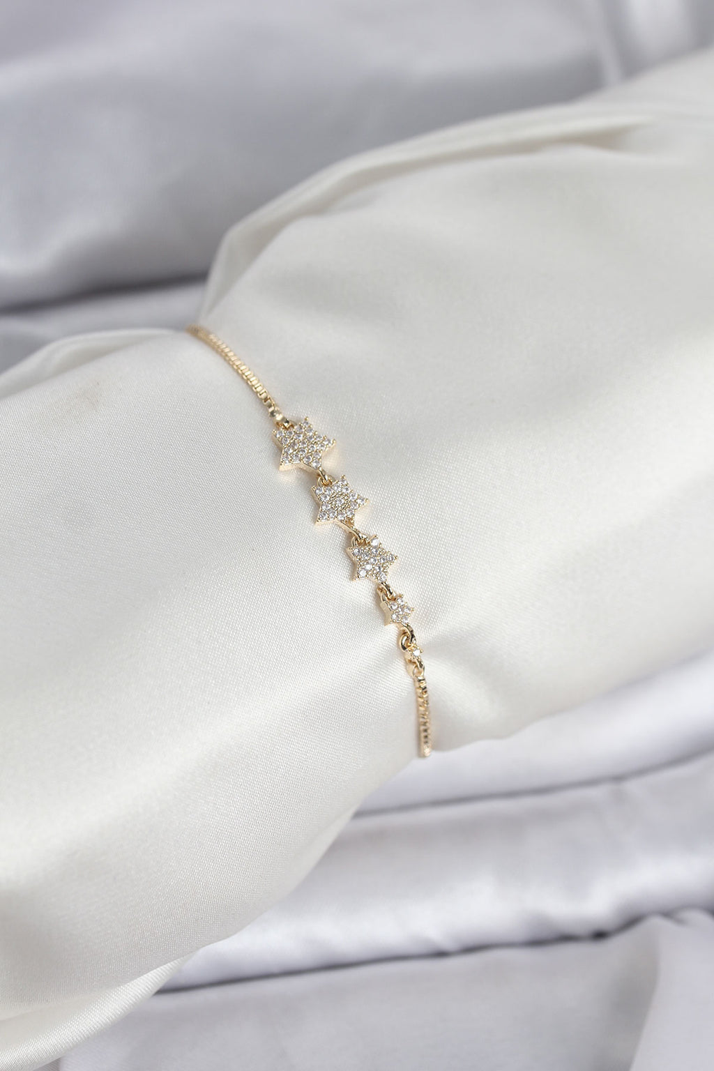 Gold Renk Zirkon Taşlı Yıldız Model Asansörlü Kadın Bileklik