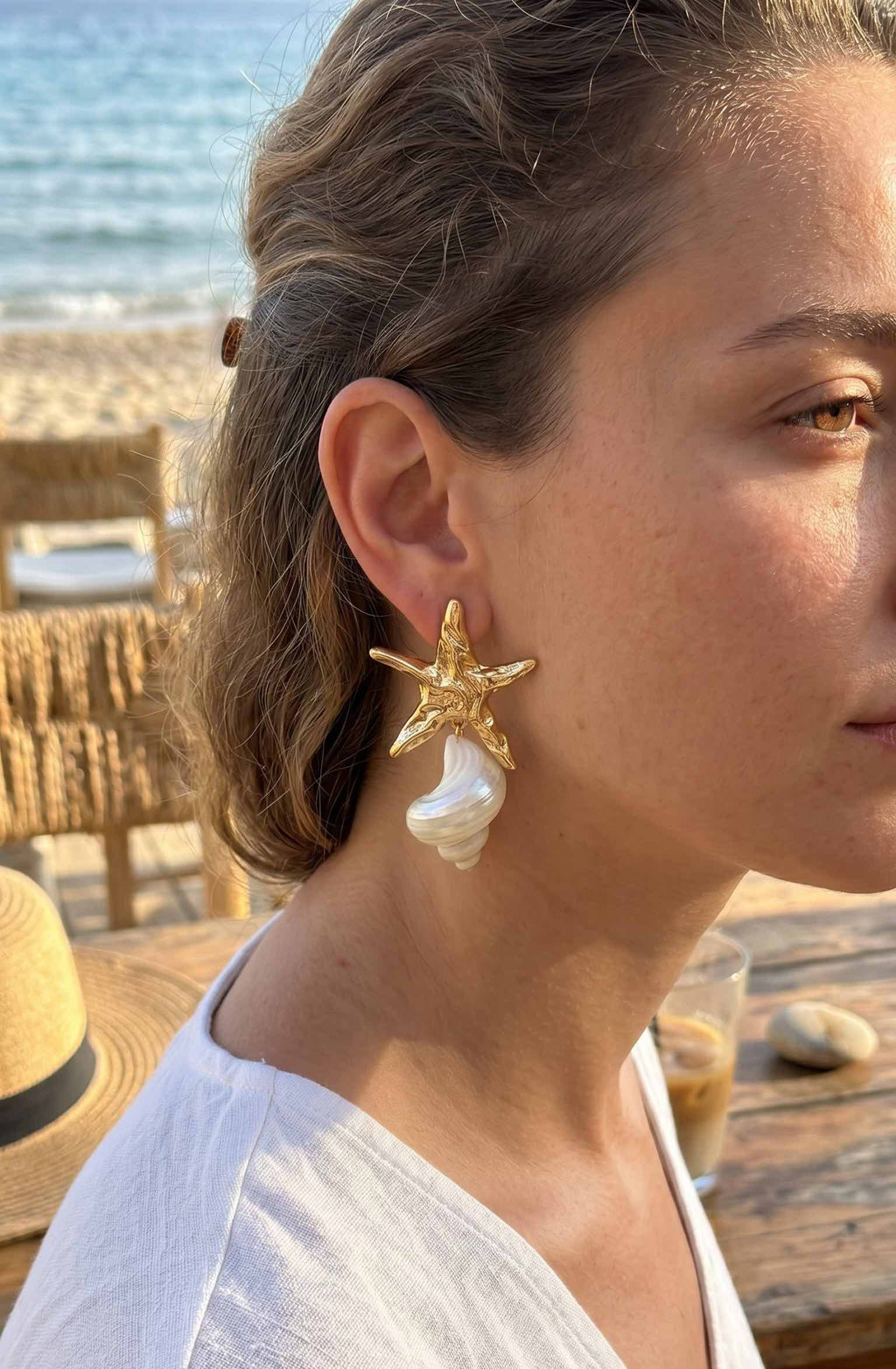 Doğal Deniz Kabuğu ve Gold Renk Yıldız Model Kadın Küpe