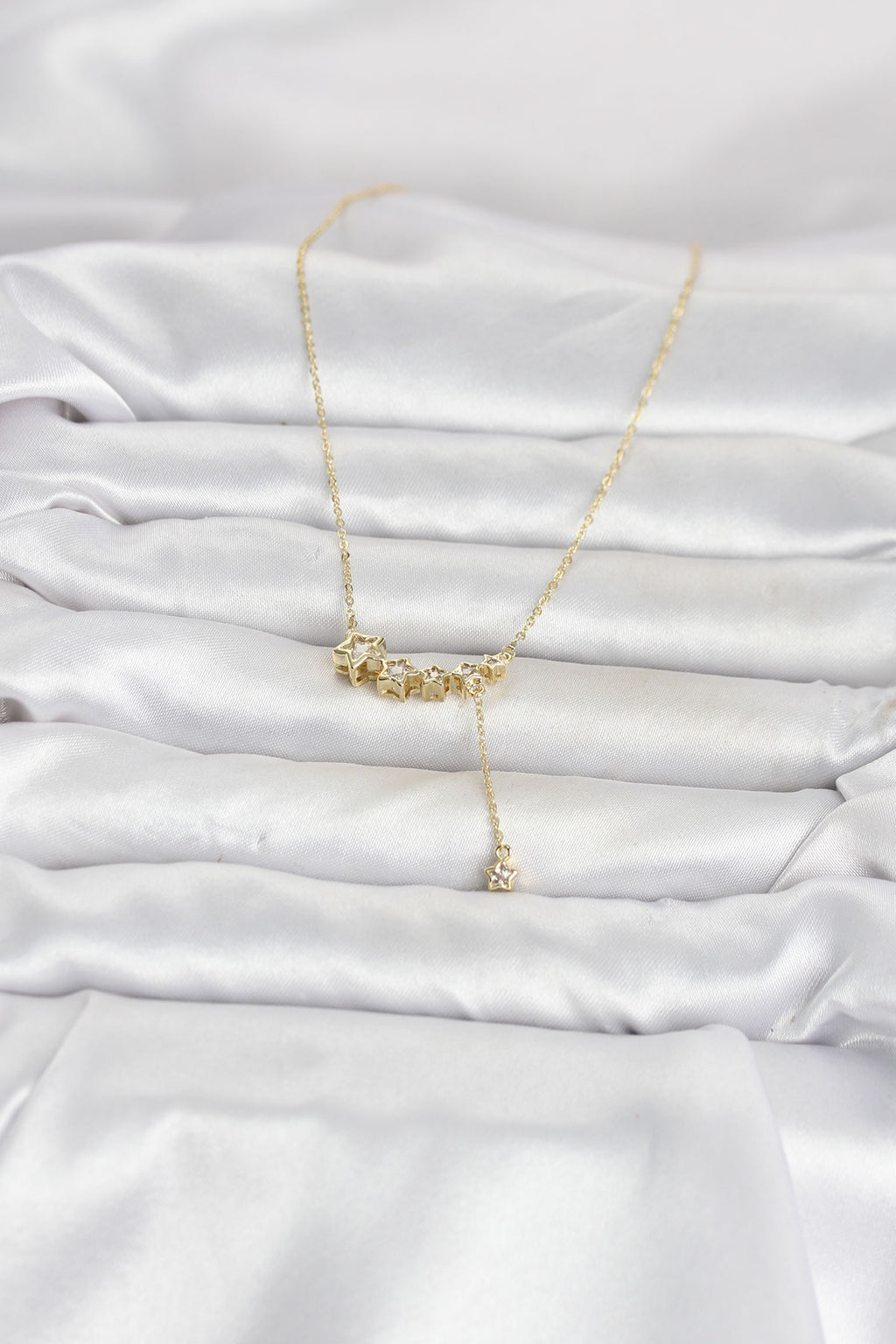 Pirinç Gold Renk Minimal Sallantılı Yıldız Model Kadın Kolye